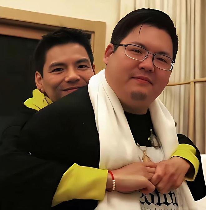 后悔惯坏小儿子打人入狱生活纸醉金迷开元棋牌网站向佑近照瘦到不敢认向太(图14)