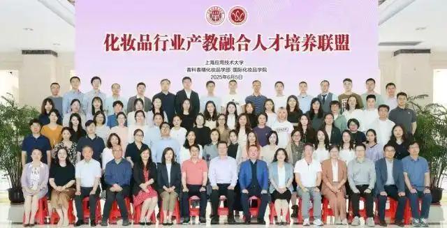 别发愁！这个黄金赛道就业香极了开元棋牌试玩高考500分段女生(图2)